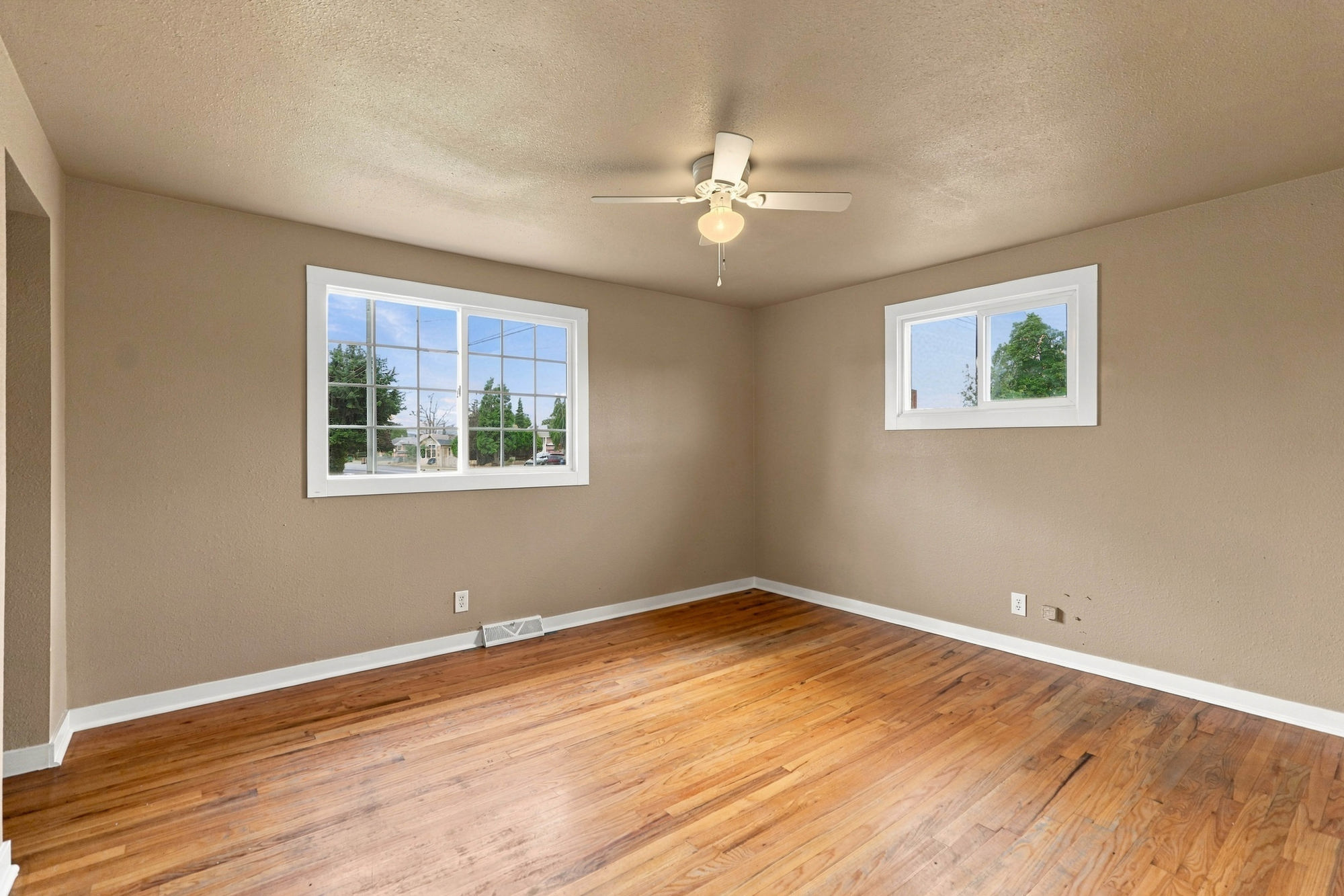 2901 E. Cleveland Ave. thumbnail 8