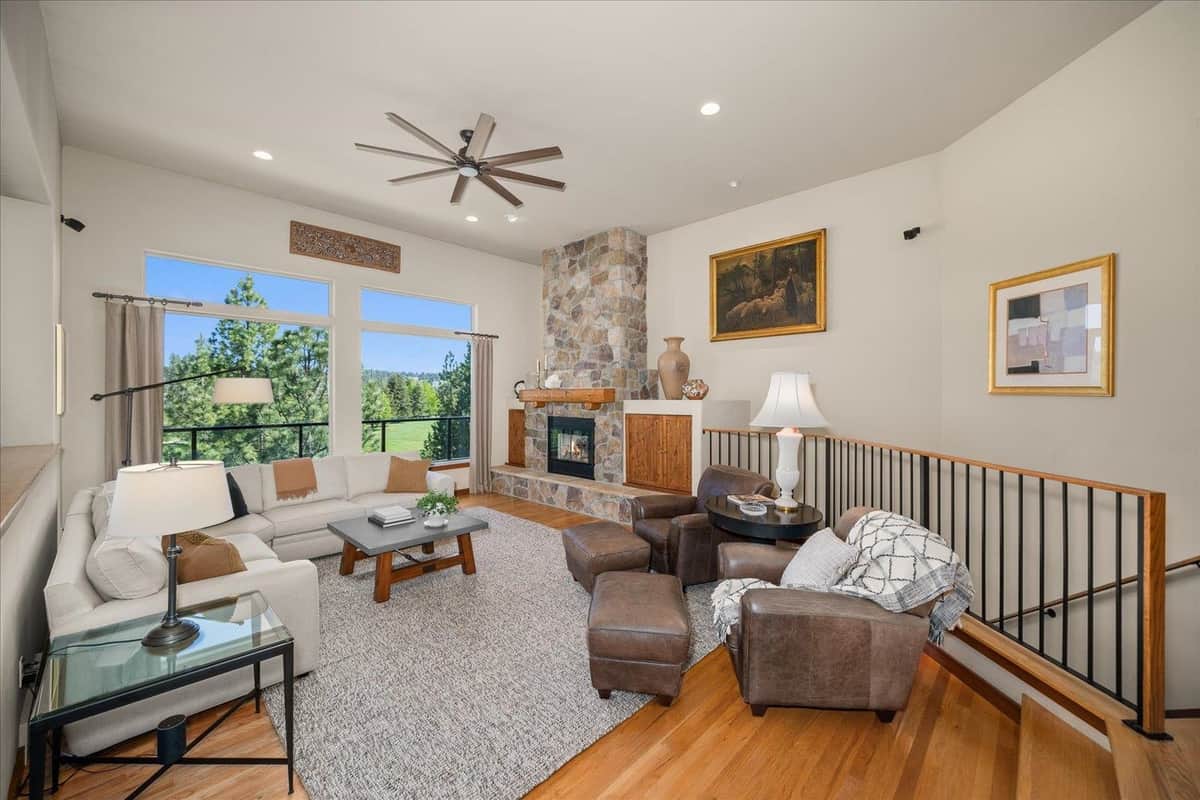 2415 E Hangman Creek Ln thumbnail 4