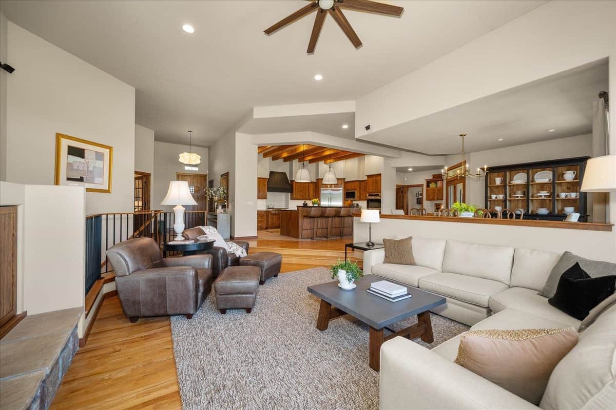 2415 E Hangman Creek Ln thumbnail 5