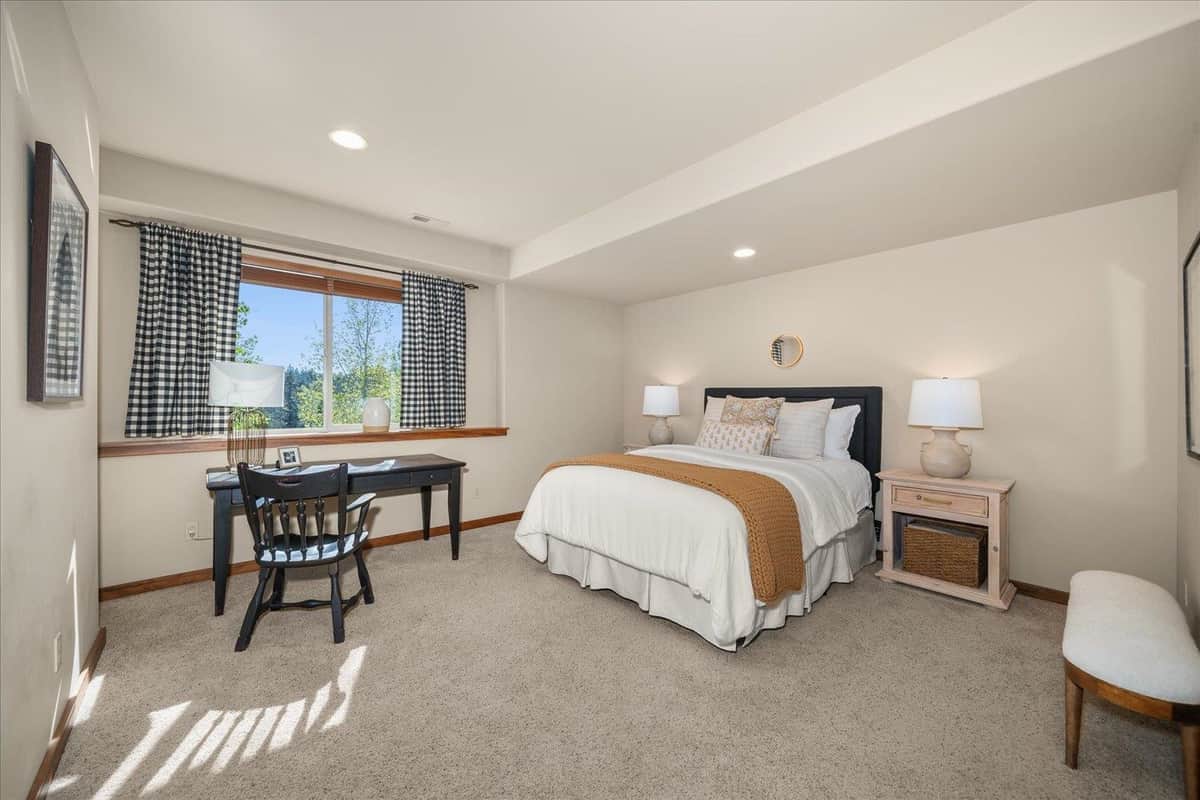 2415 E Hangman Creek Ln thumbnail 31
