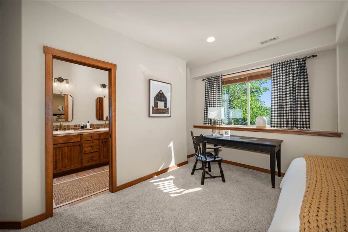 2415 E Hangman Creek Ln thumbnail 32