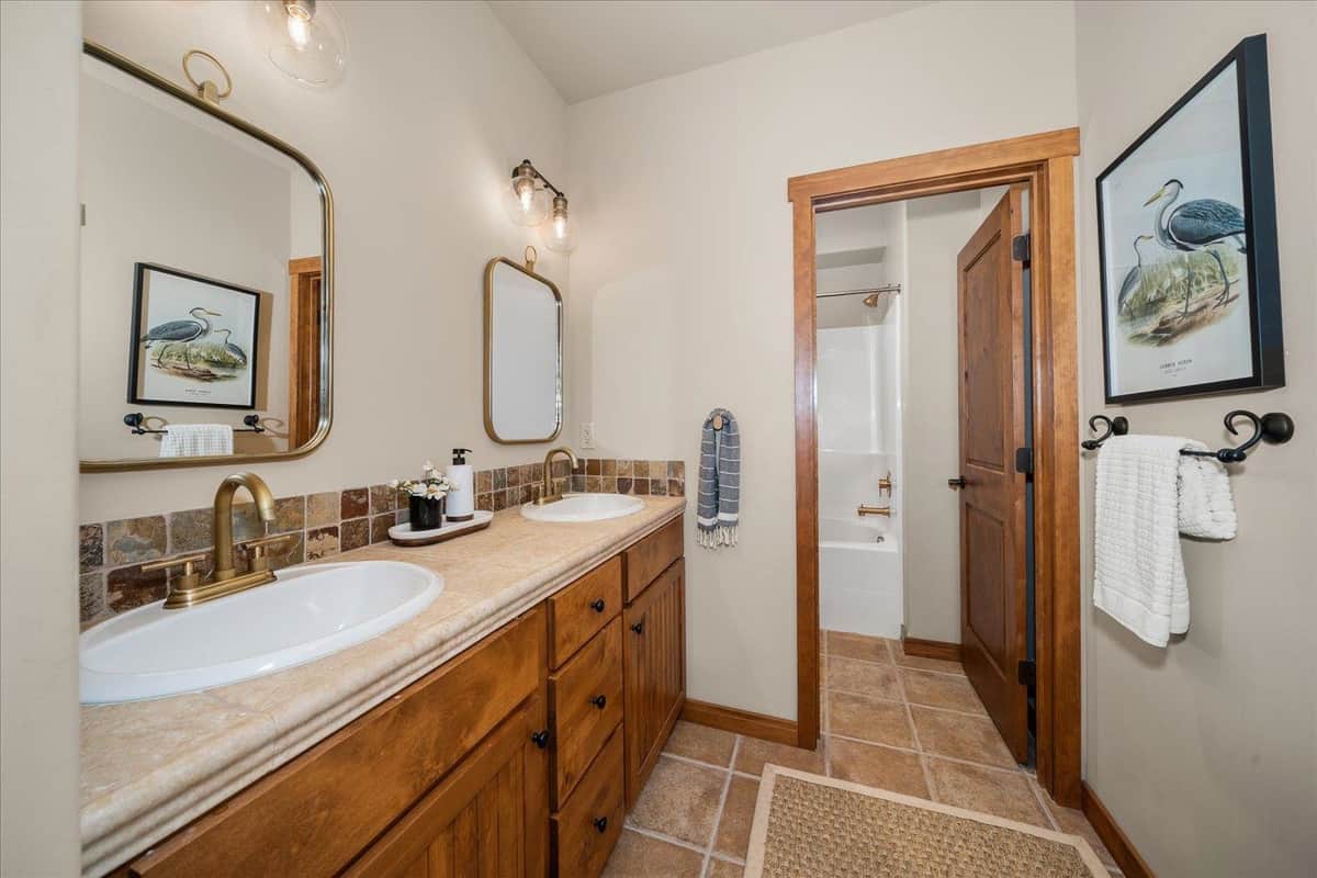 2415 E Hangman Creek Ln thumbnail 33