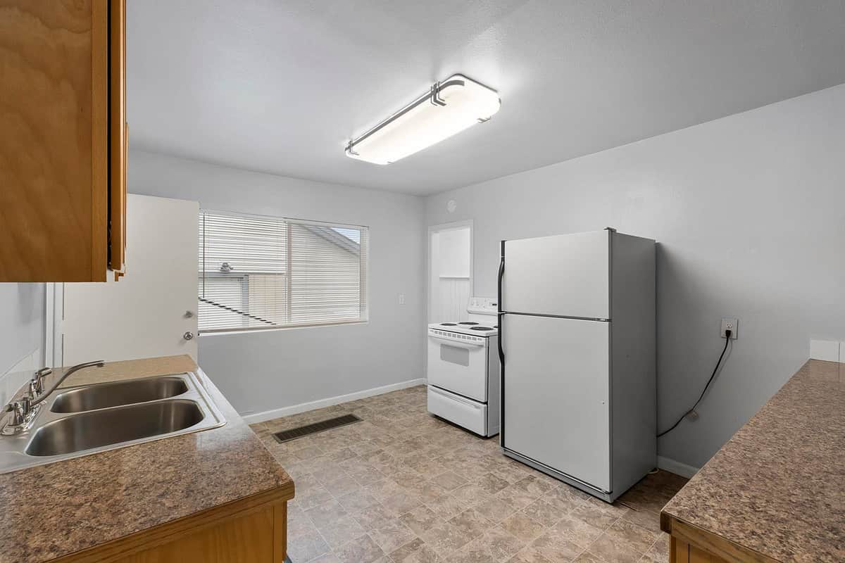2115 W Dean Ave thumbnail 12