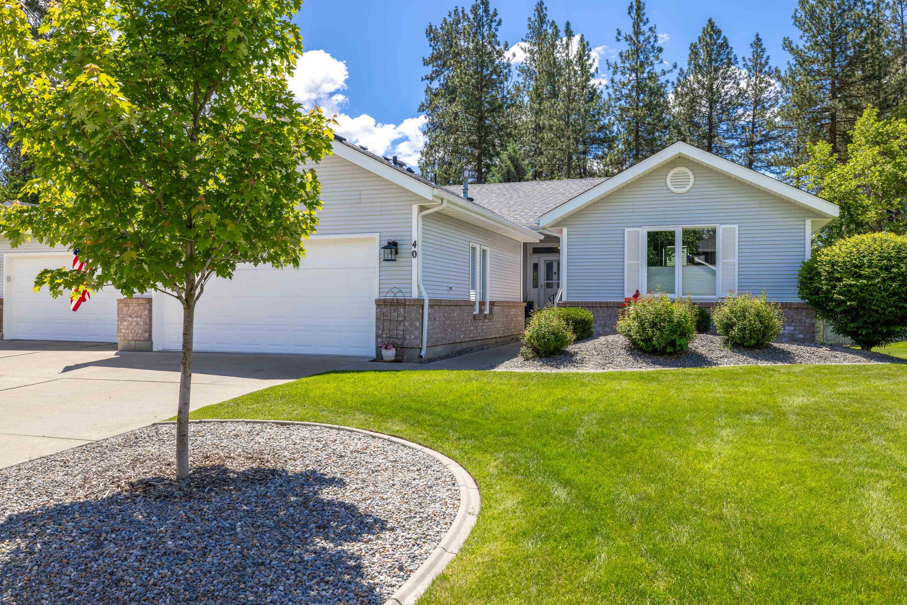 40 E FALCON Ave