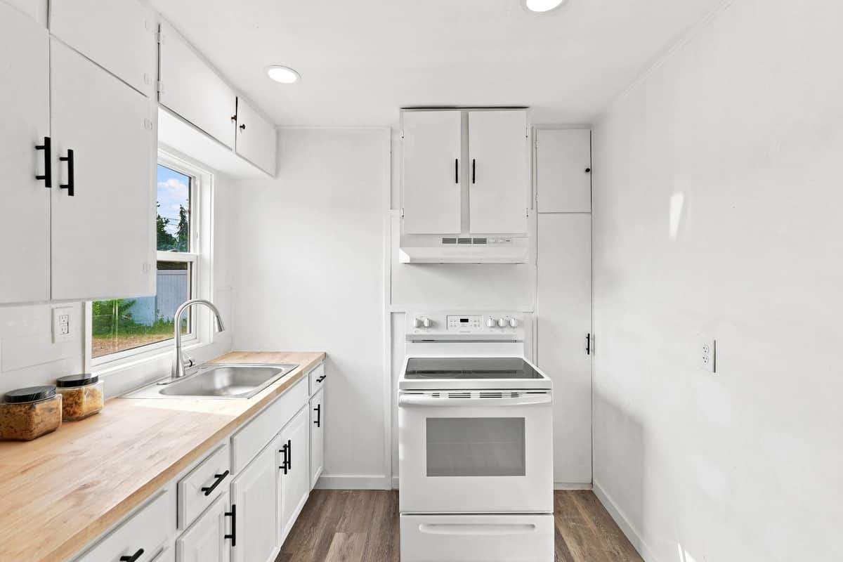 1107 S Lundstrom St thumbnail 8