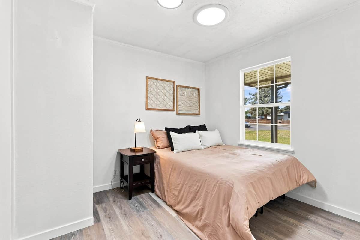 1107 S Lundstrom St thumbnail 11