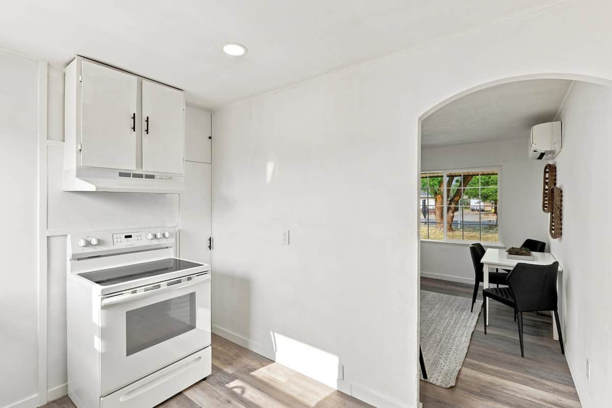 1107 S Lundstrom St thumbnail 9