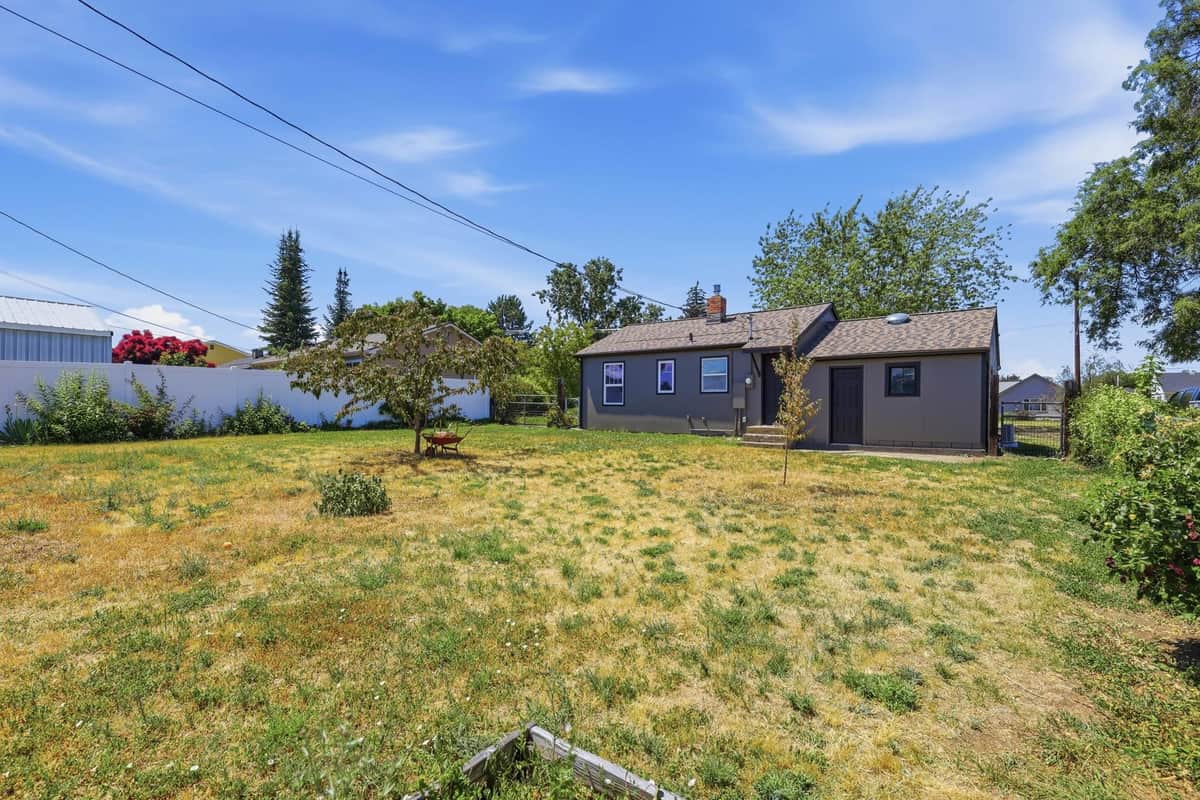 1107 S Lundstrom St thumbnail 16