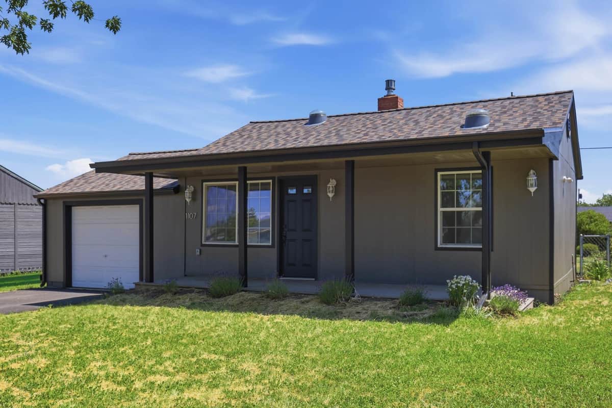 1107 S Lundstrom St thumbnail 2