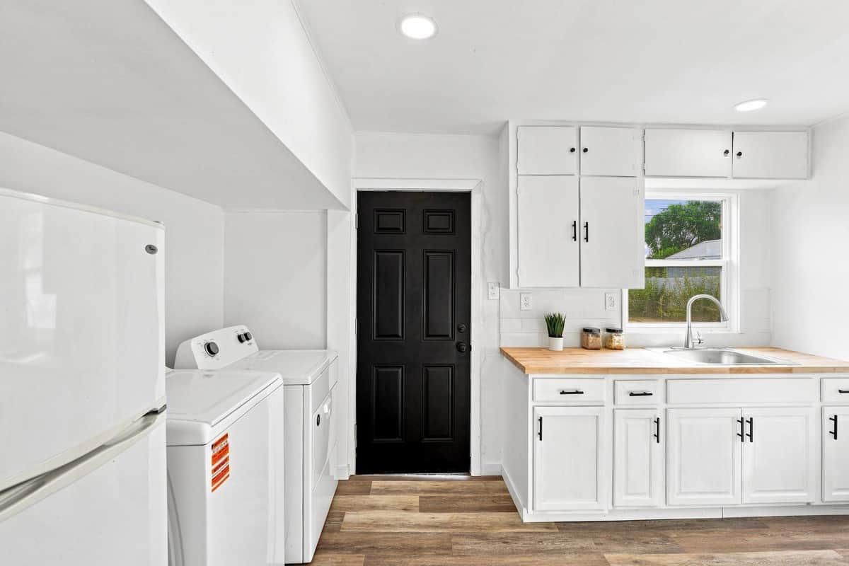 1107 S Lundstrom St thumbnail 10