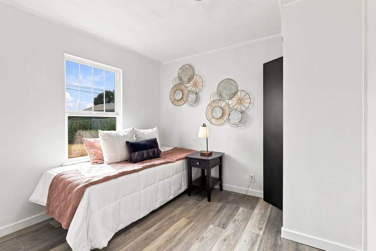 1107 S Lundstrom St thumbnail 12