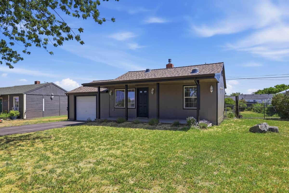 1107 S Lundstrom St thumbnail 3
