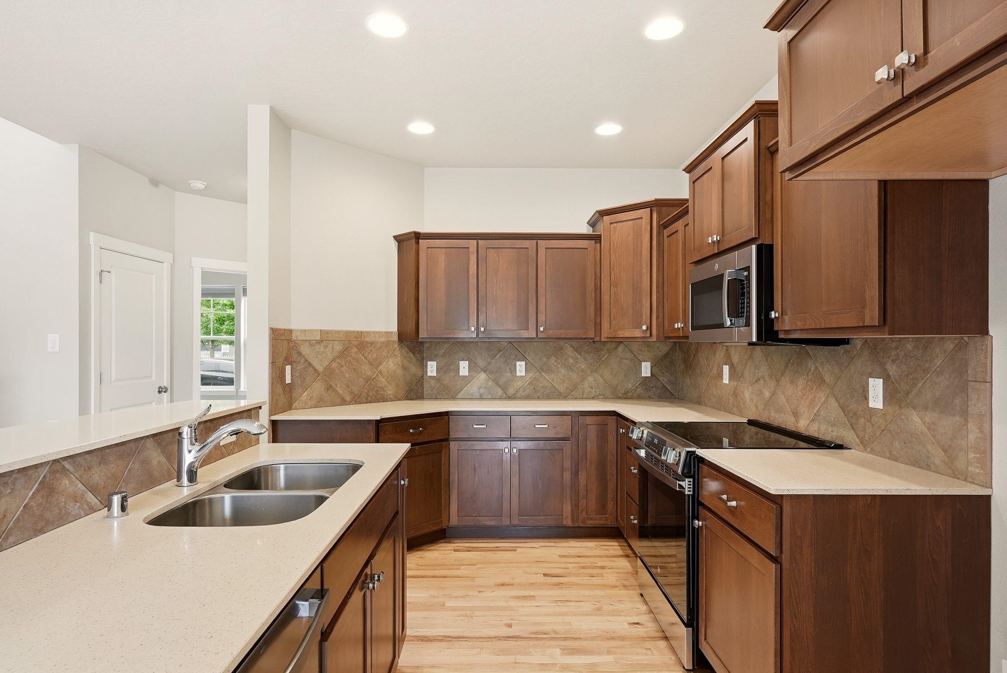 1780 N Holl Blvd thumbnail 12