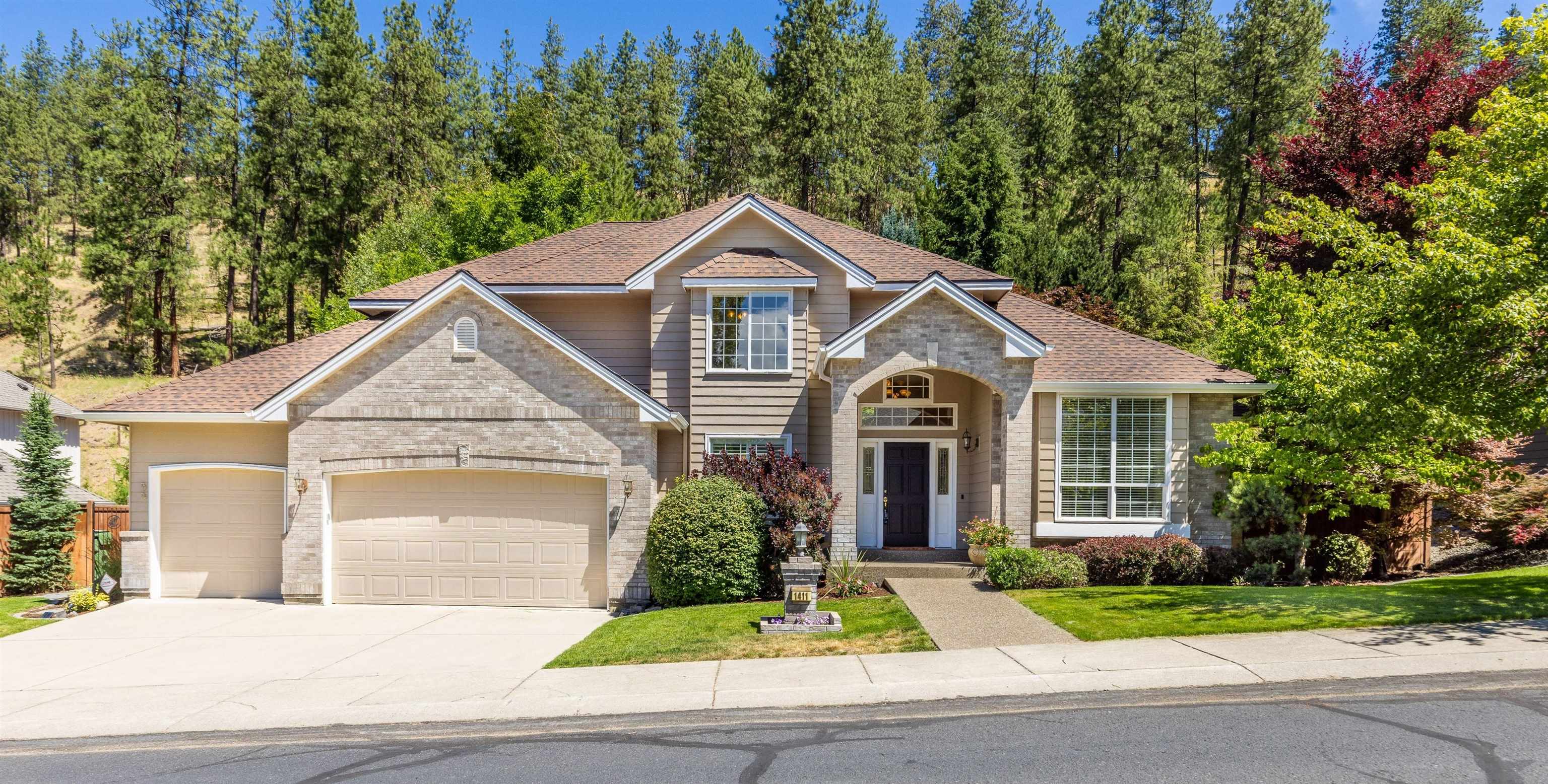 1411 E BLACKWOOD Ln