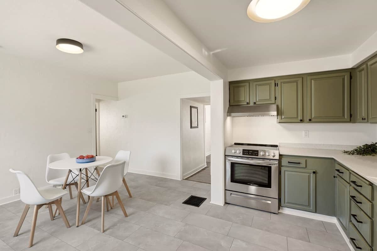 2211 W Gardner Ave thumbnail 11