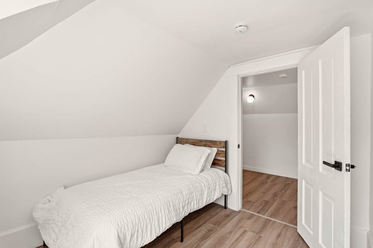 2211 W Gardner Ave thumbnail 23