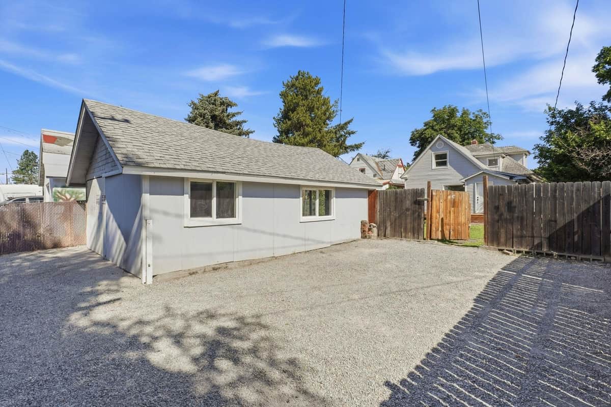 2211 W Gardner Ave thumbnail 32