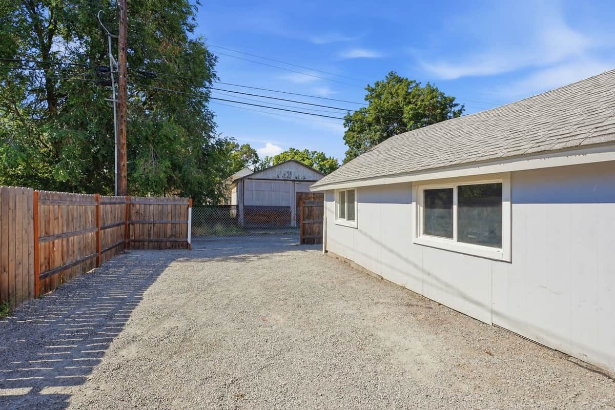 2211 W Gardner Ave thumbnail 33