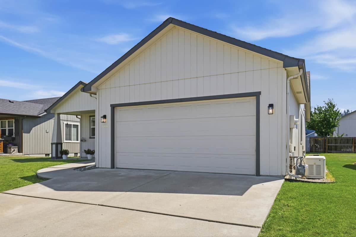 17608 E 2nd Ln thumbnail 32