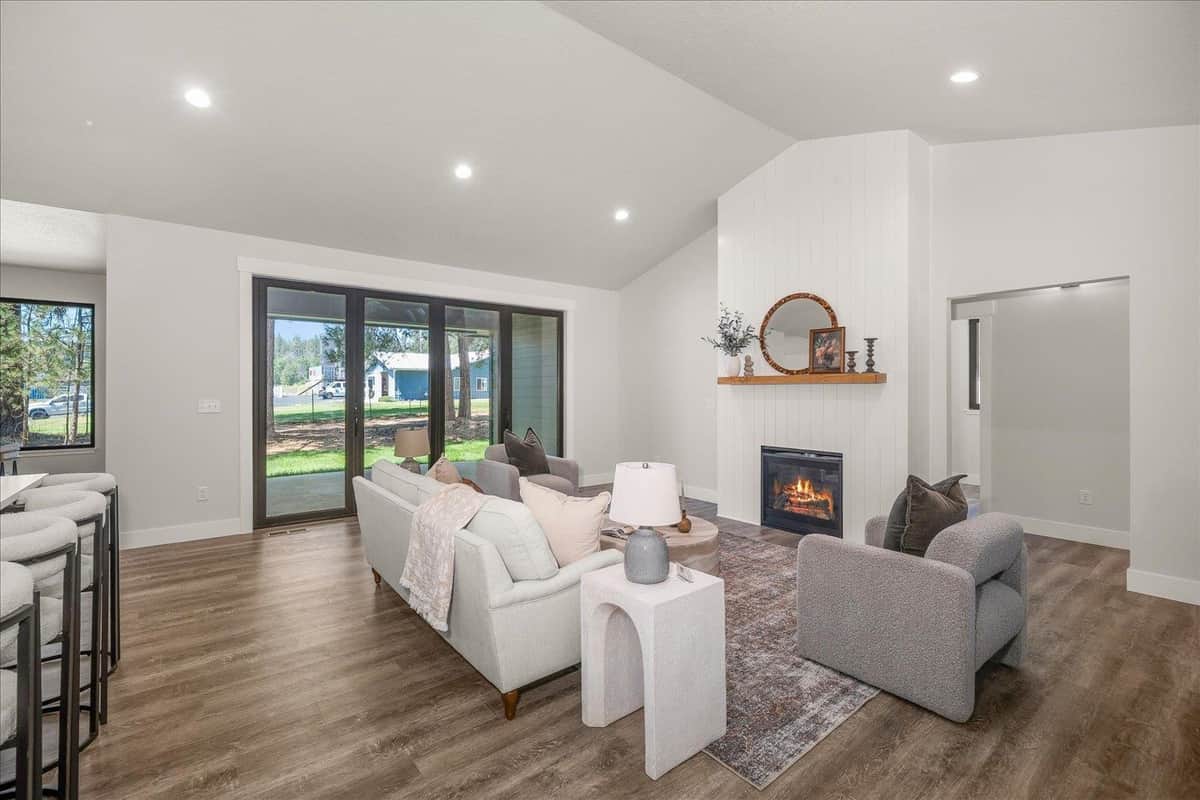 3402 E Yearling Rd thumbnail 5