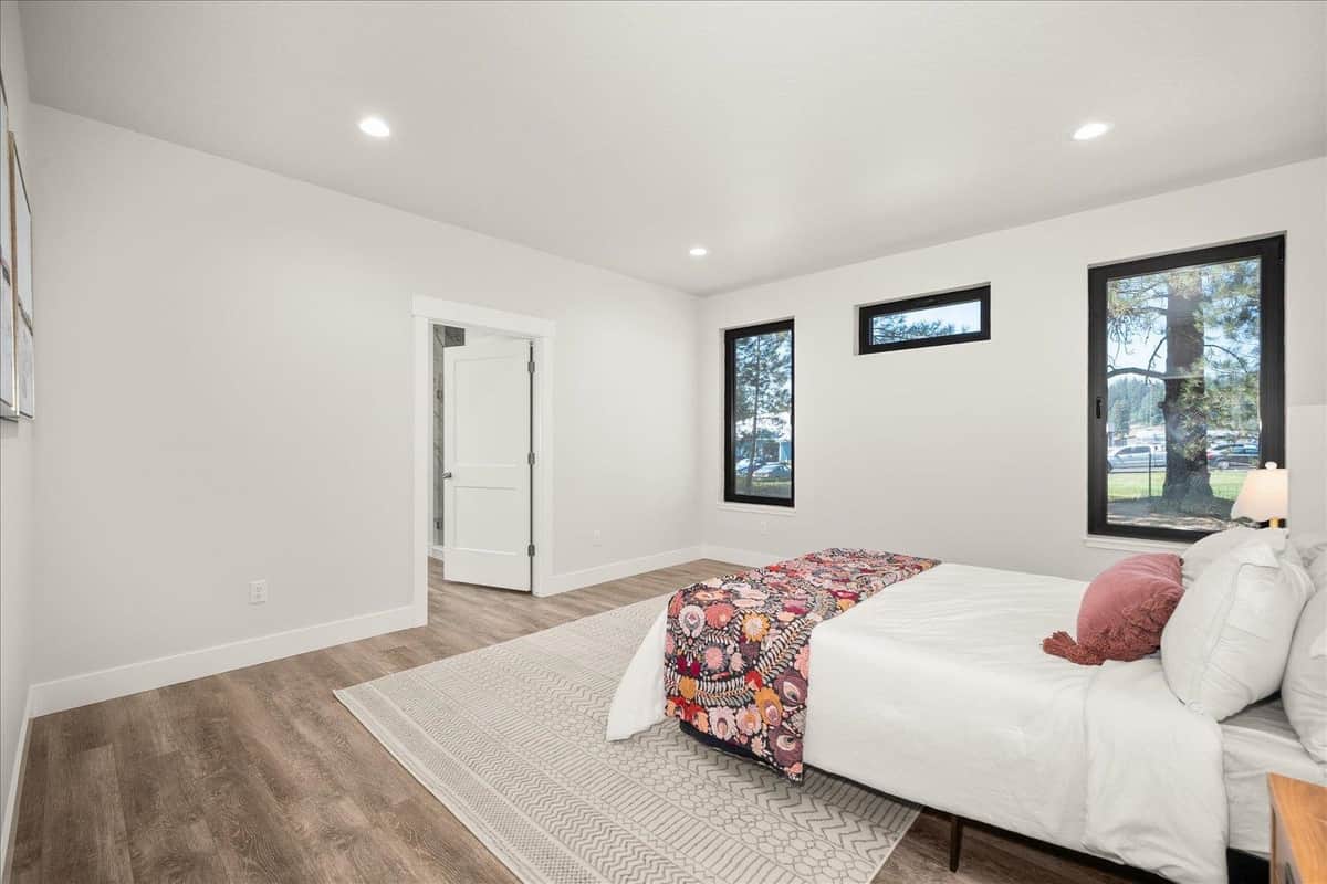3402 E Yearling Rd thumbnail 17