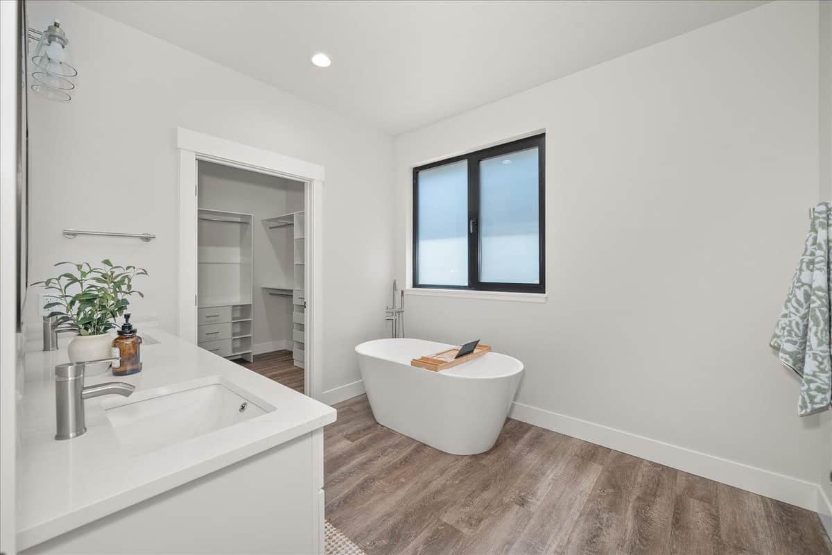 3402 E Yearling Rd thumbnail 22