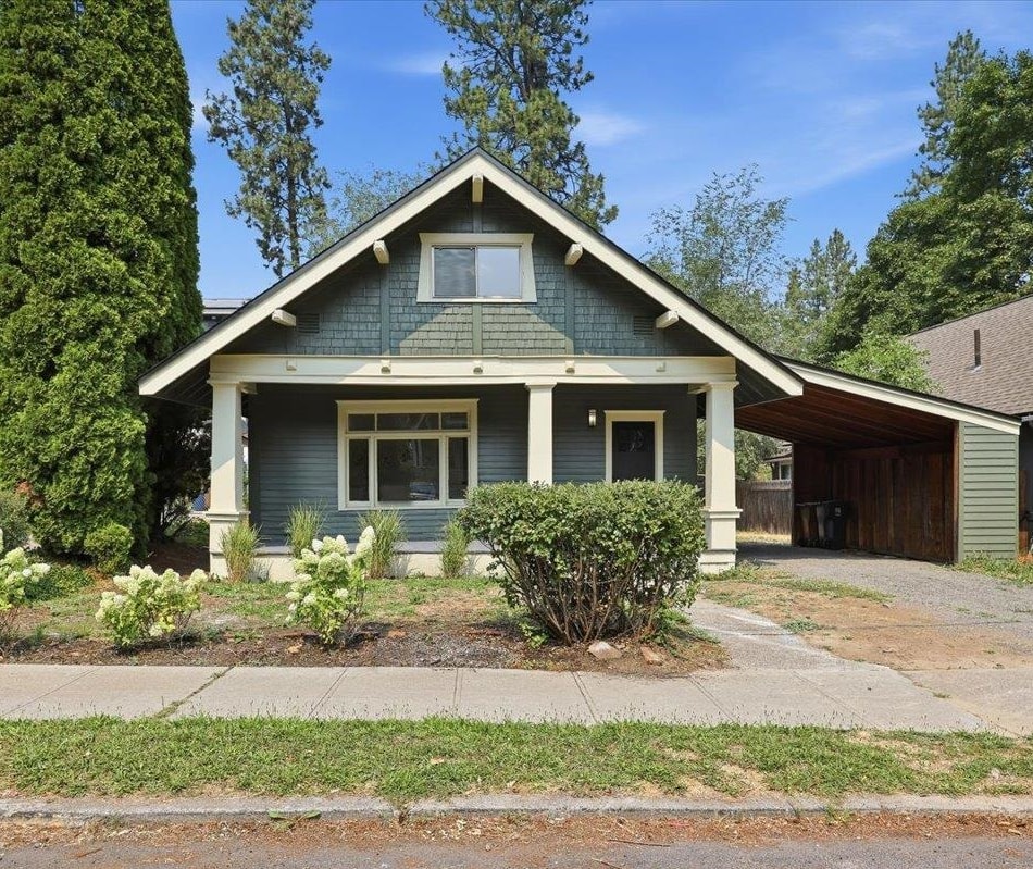 953 E 9th Ave
