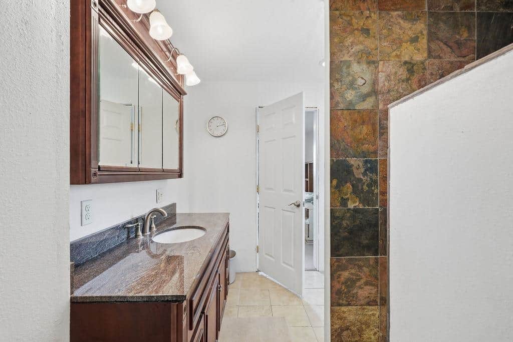 5914 N GATES Ln thumbnail 23