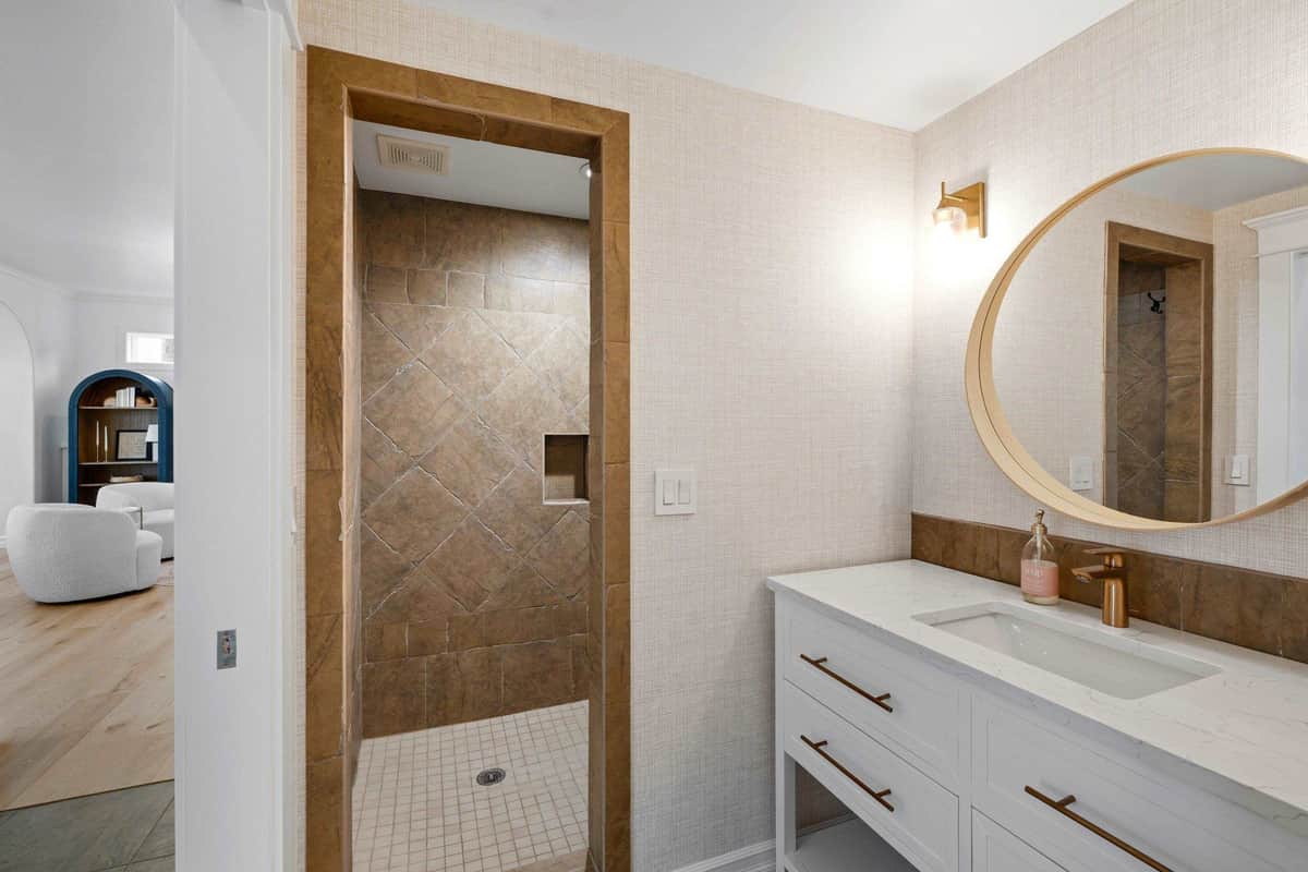819 S Liberty Dr thumbnail 17