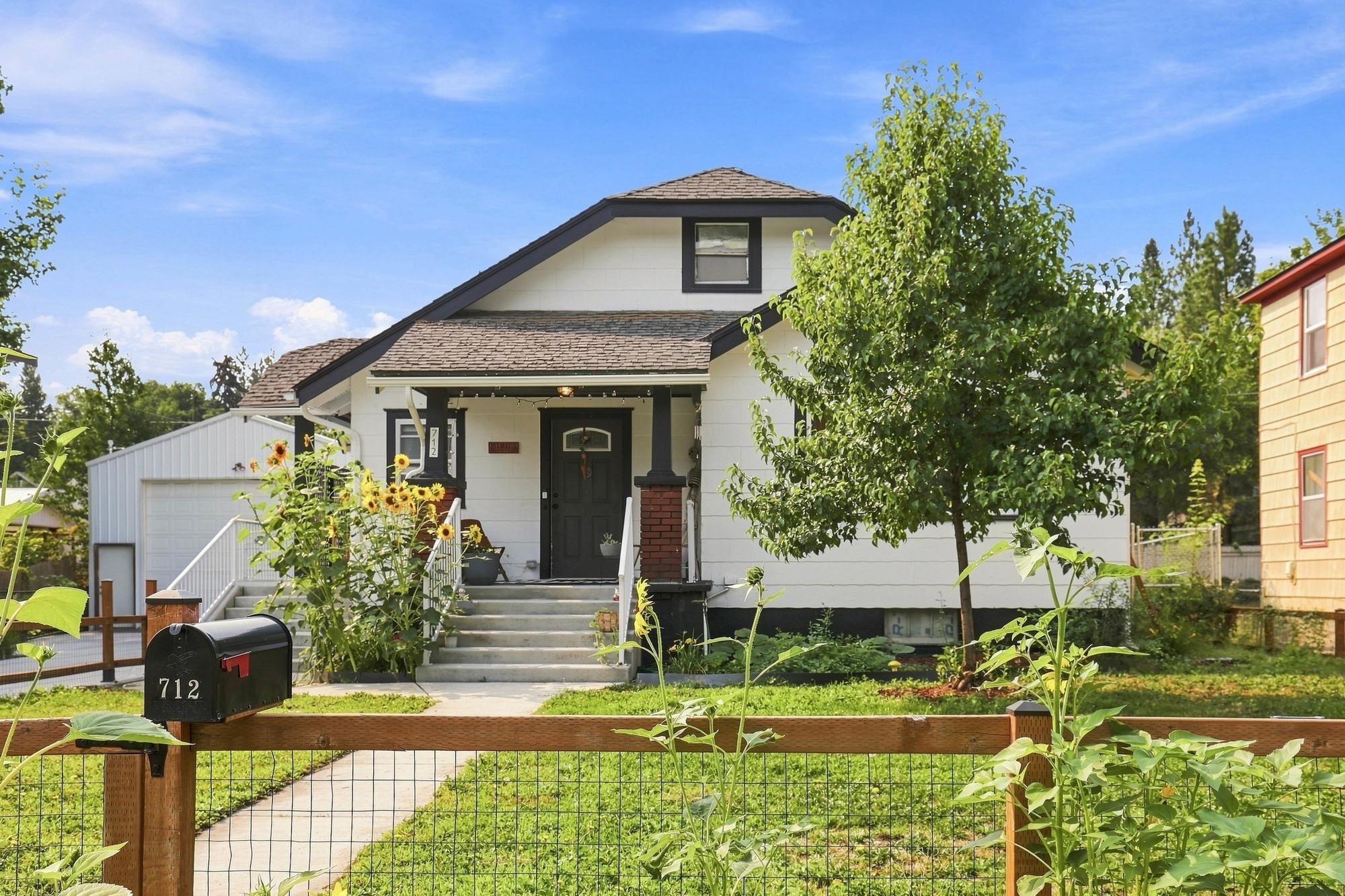712 E 9th Ave