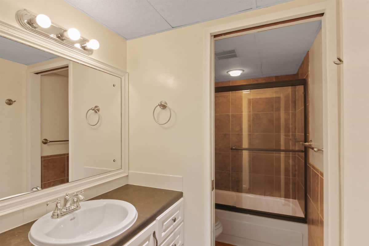 1311 S WESTCLIFF Pl thumbnail 9