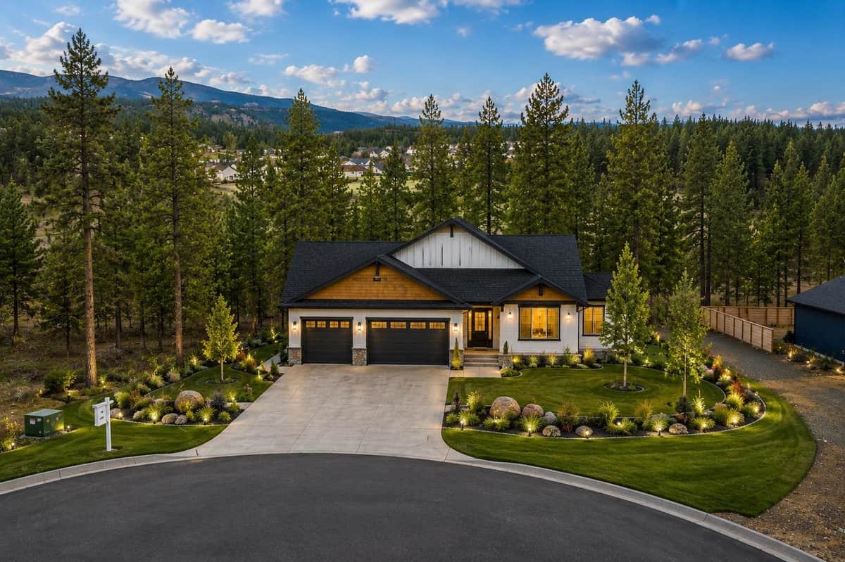 3819 W Cliffside Ln