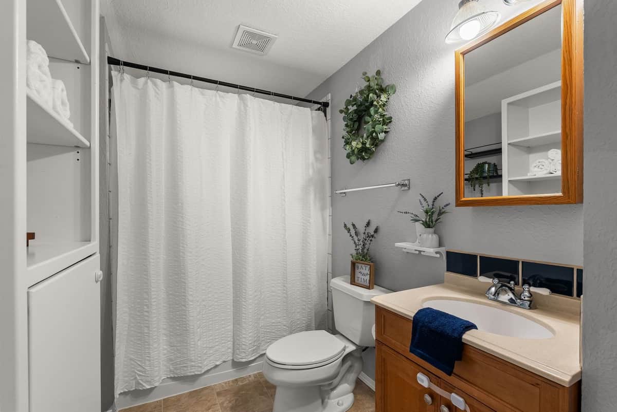 3929 E 8th Ave thumbnail 15