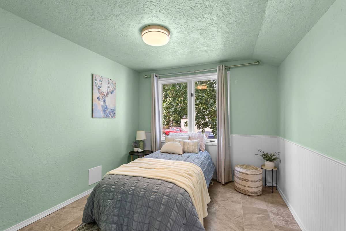 3929 E 8th Ave thumbnail 16