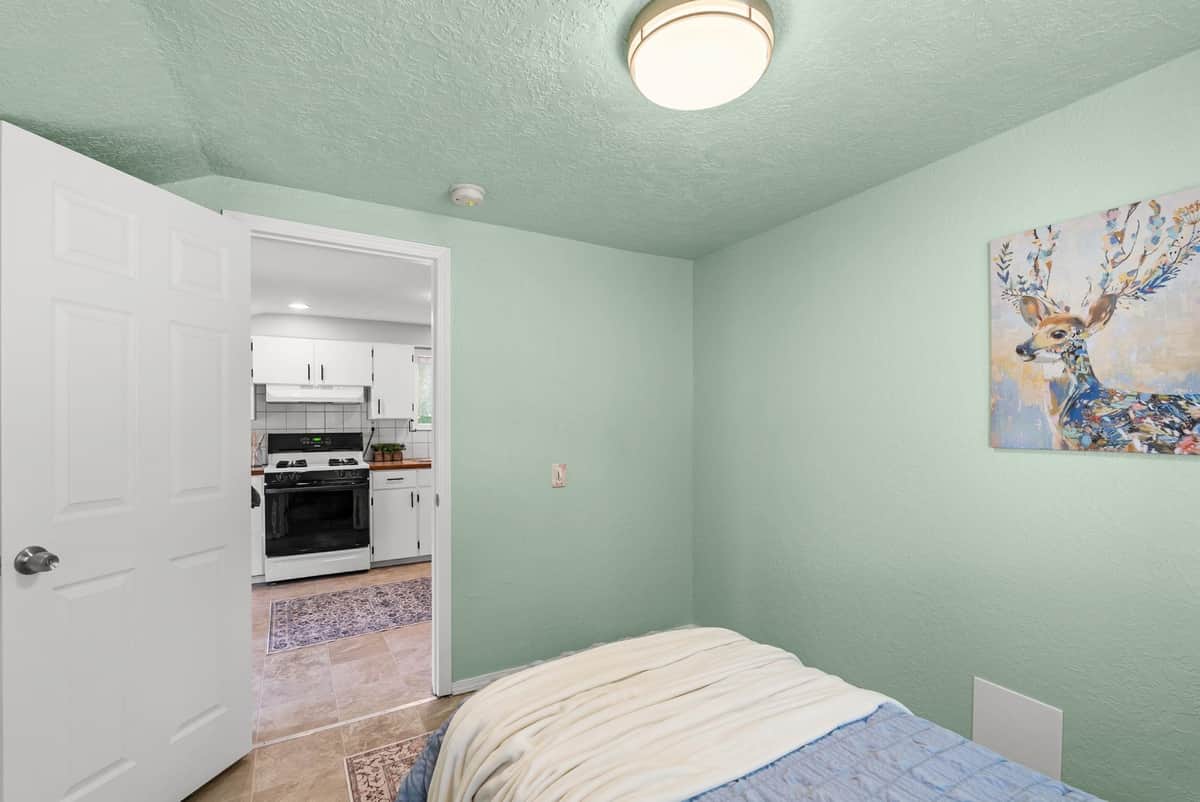 3929 E 8th Ave thumbnail 17