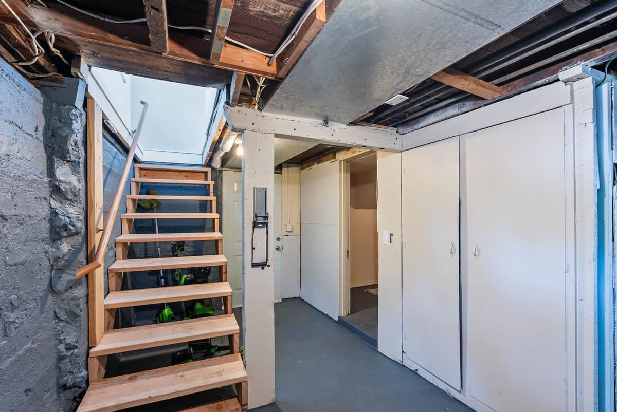 3929 E 8th Ave thumbnail 20