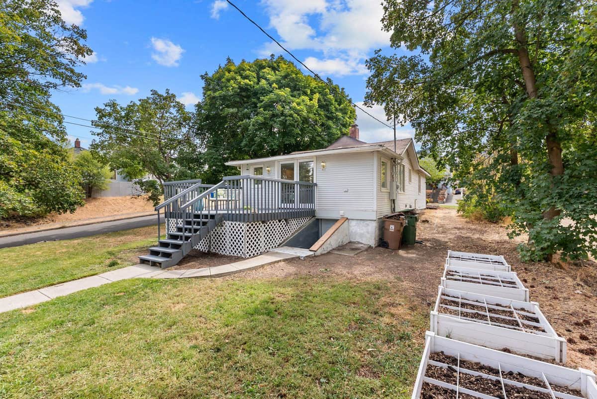 3929 E 8th Ave thumbnail 26