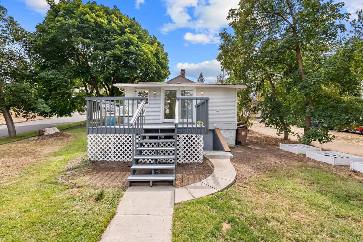 3929 E 8th Ave thumbnail 27