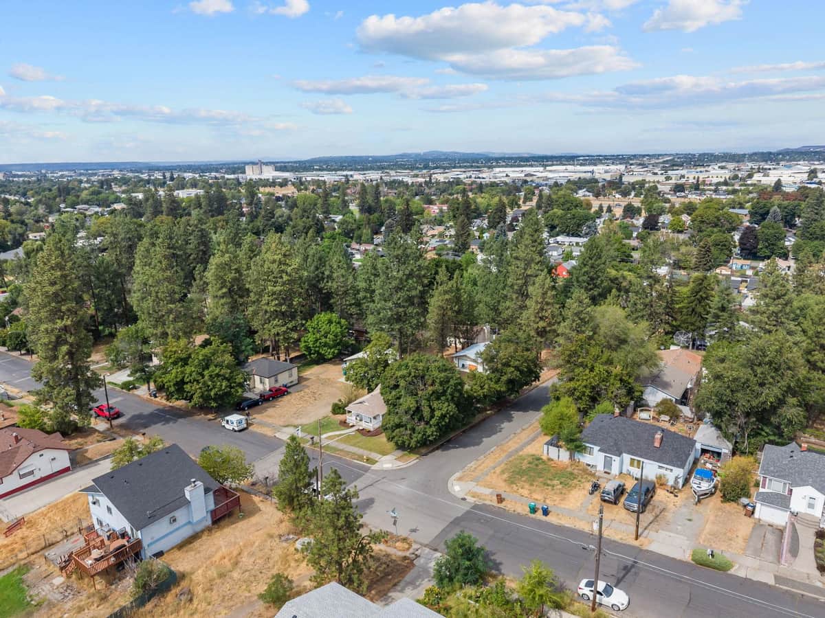 3929 E 8th Ave thumbnail 40