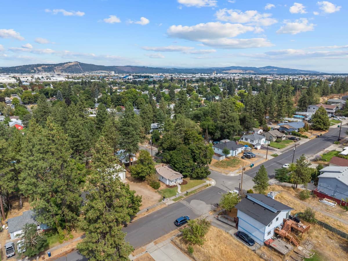 3929 E 8th Ave thumbnail 41