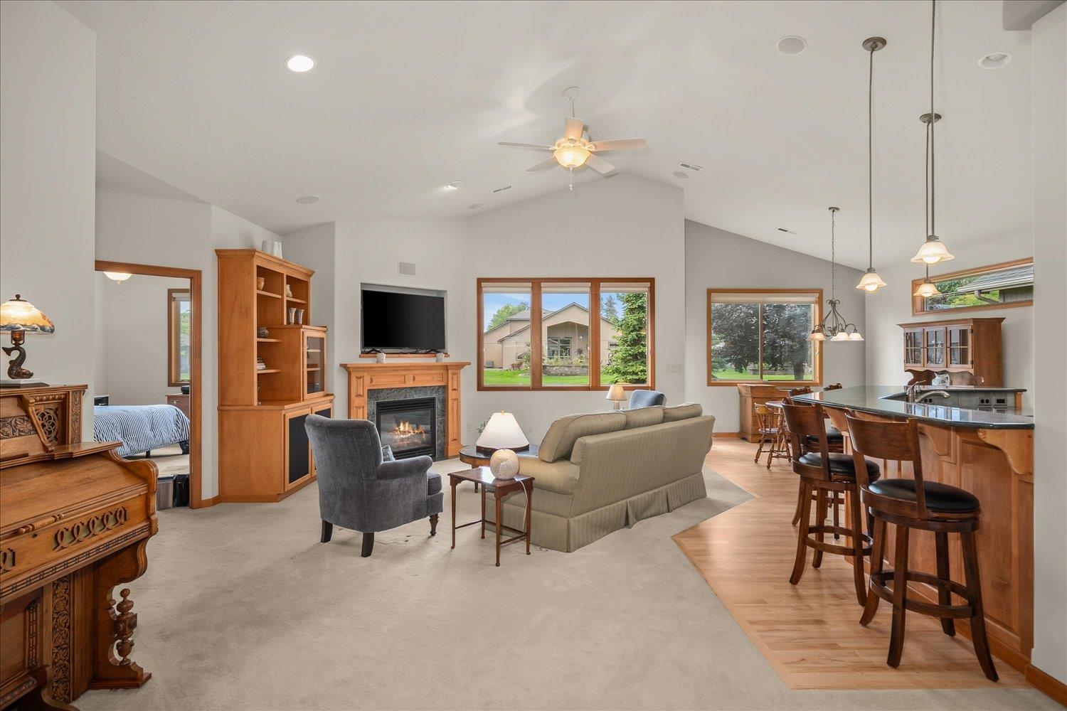 2212 E 51st Ln thumbnail 4