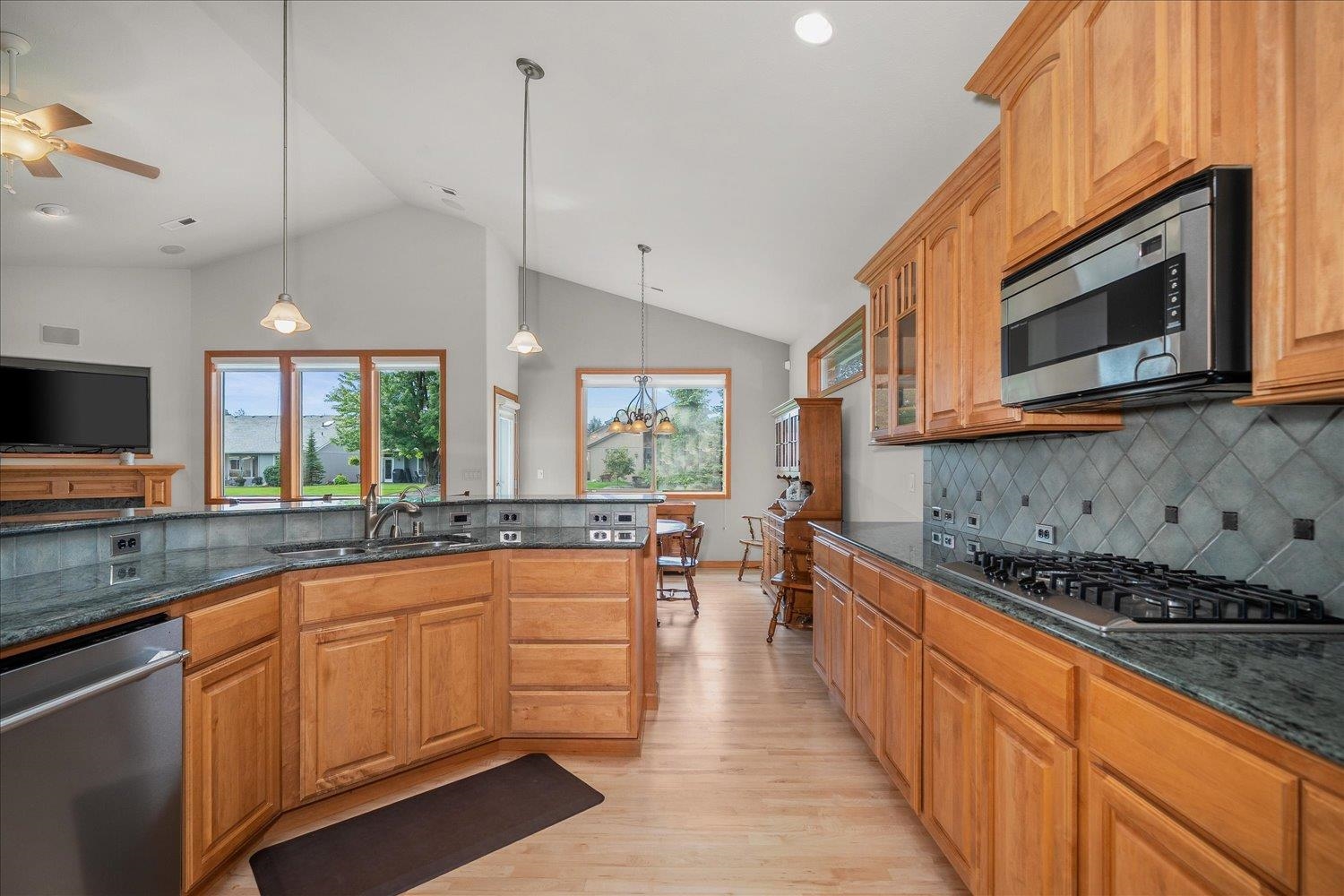 2212 E 51st Ln thumbnail 12
