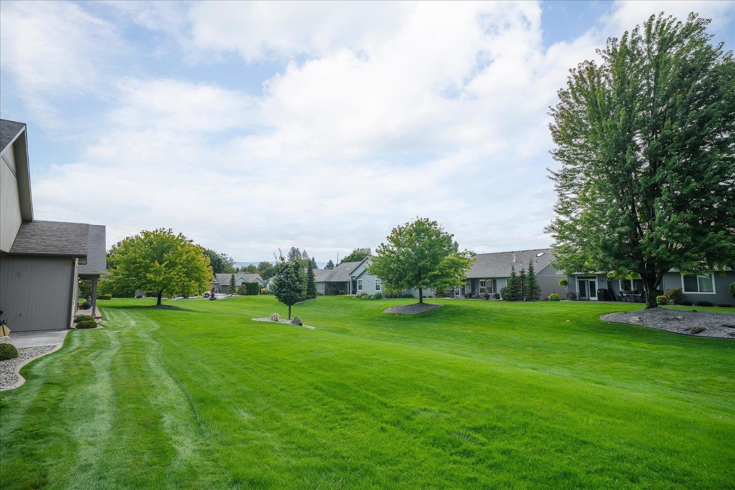 2212 E 51st Ln thumbnail 34