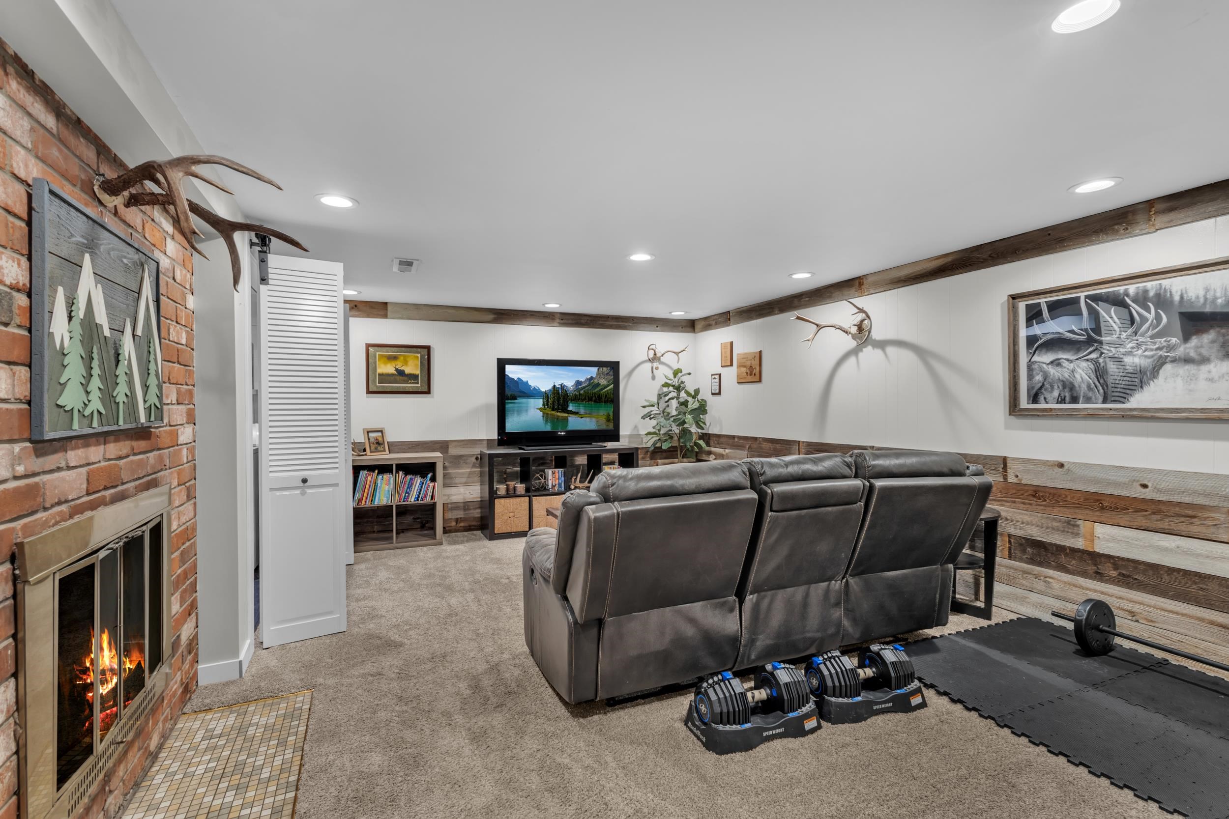 12022 E Skyview Ave thumbnail 35