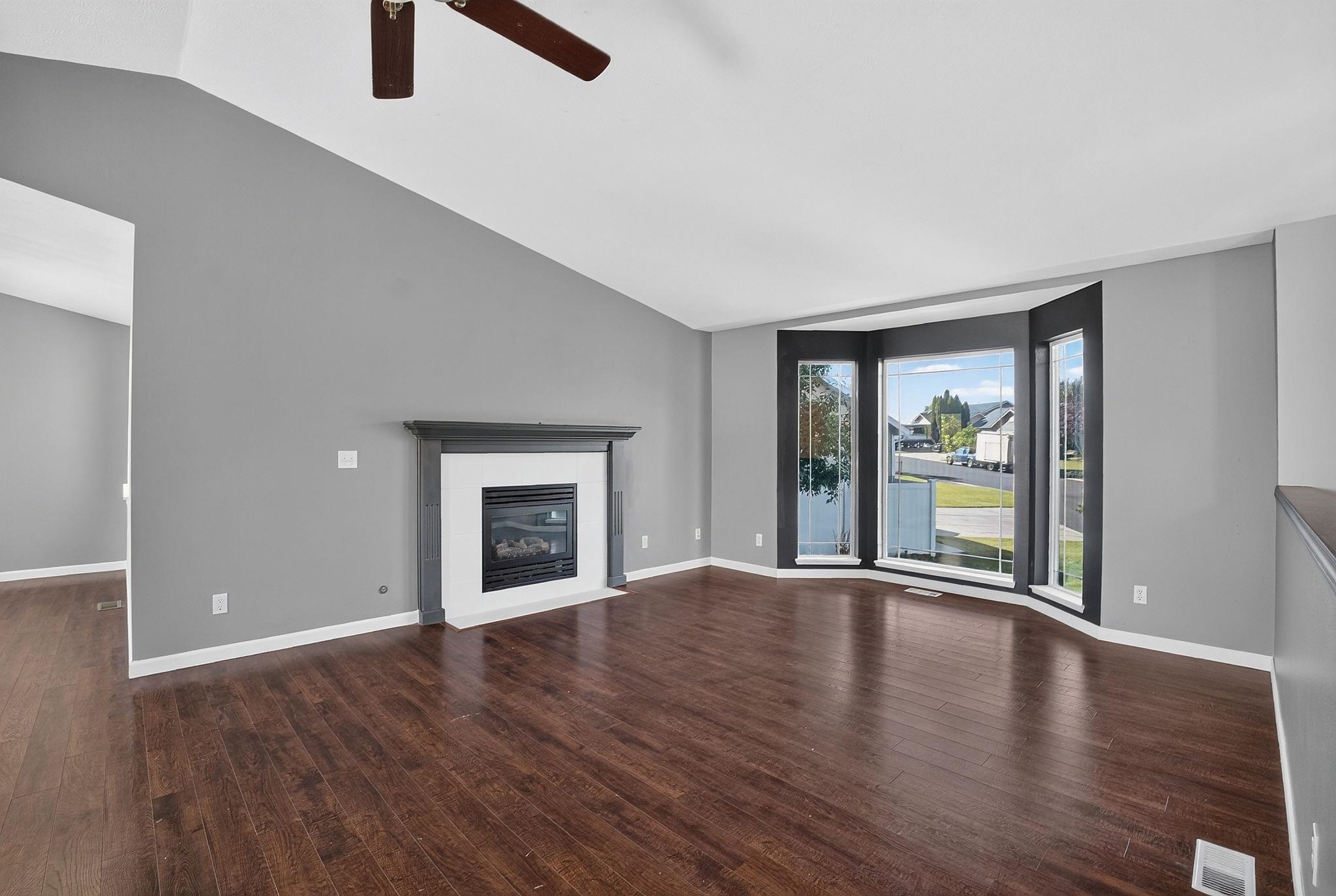 18020 N Addison Ct thumbnail 7