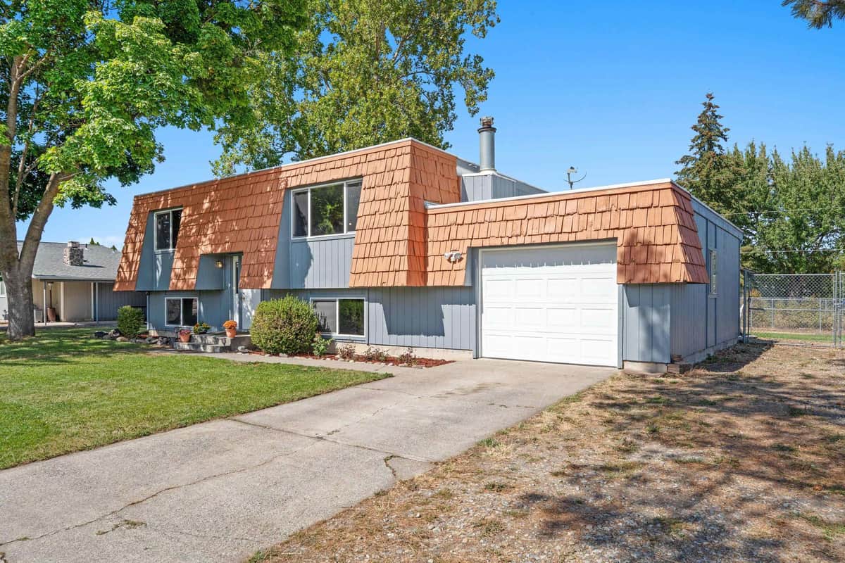 12505 E 31st Ave thumbnail 2