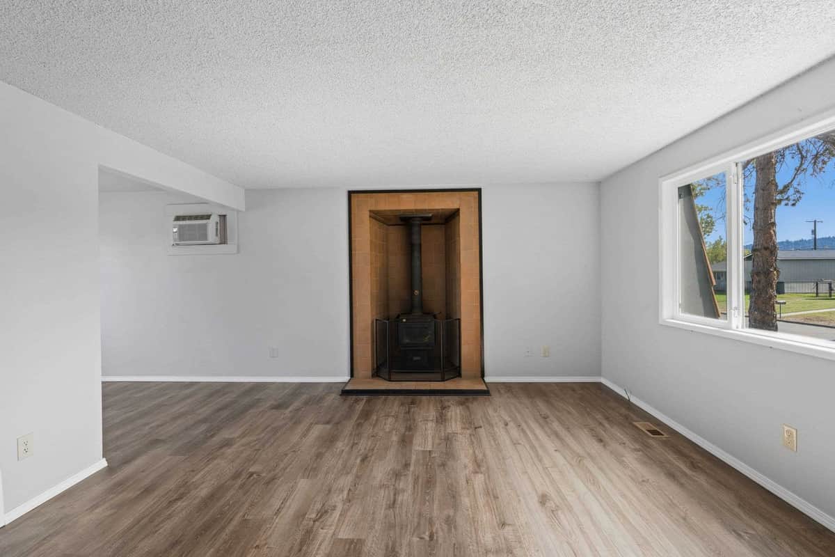 12505 E 31st Ave thumbnail 9