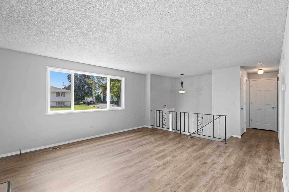 12505 E 31st Ave thumbnail 11