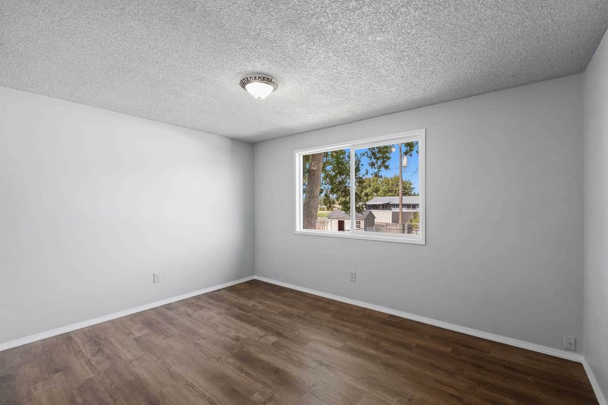 12505 E 31st Ave thumbnail 18