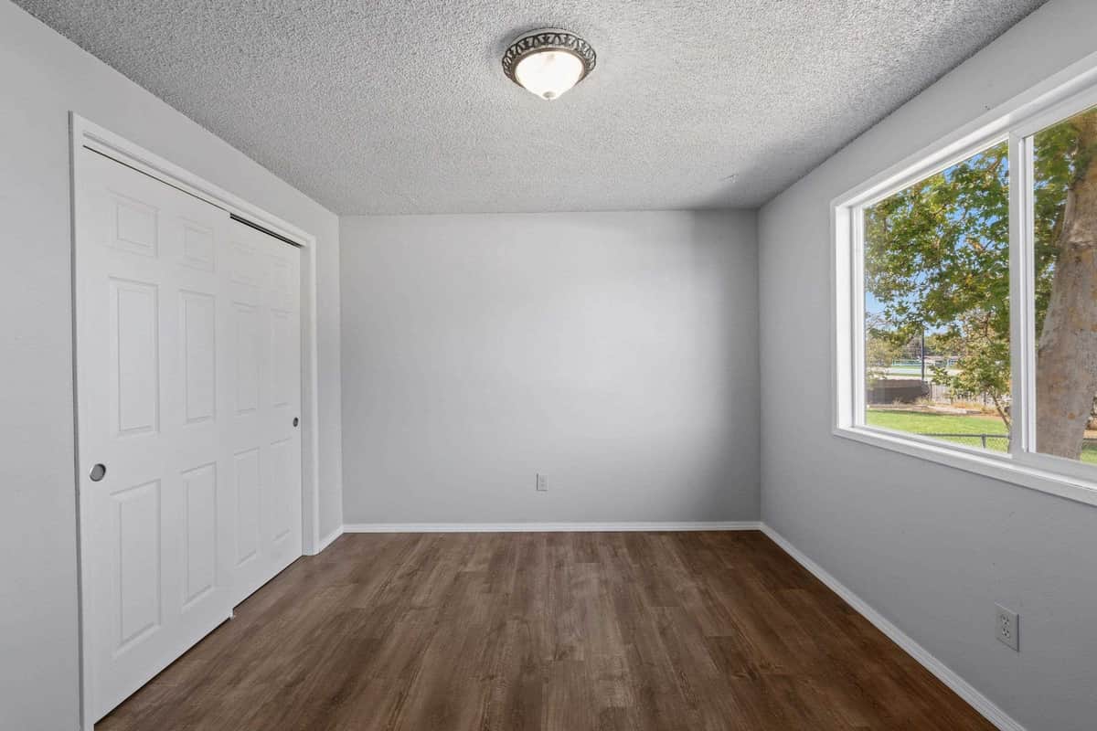 12505 E 31st Ave thumbnail 19